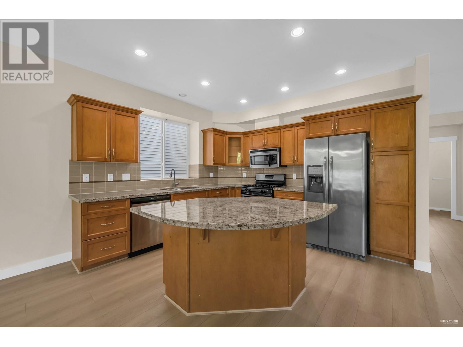 99 Maple Drive, Port Moody, British Columbia  V3E 2Y2 - Photo 9 - R2998610