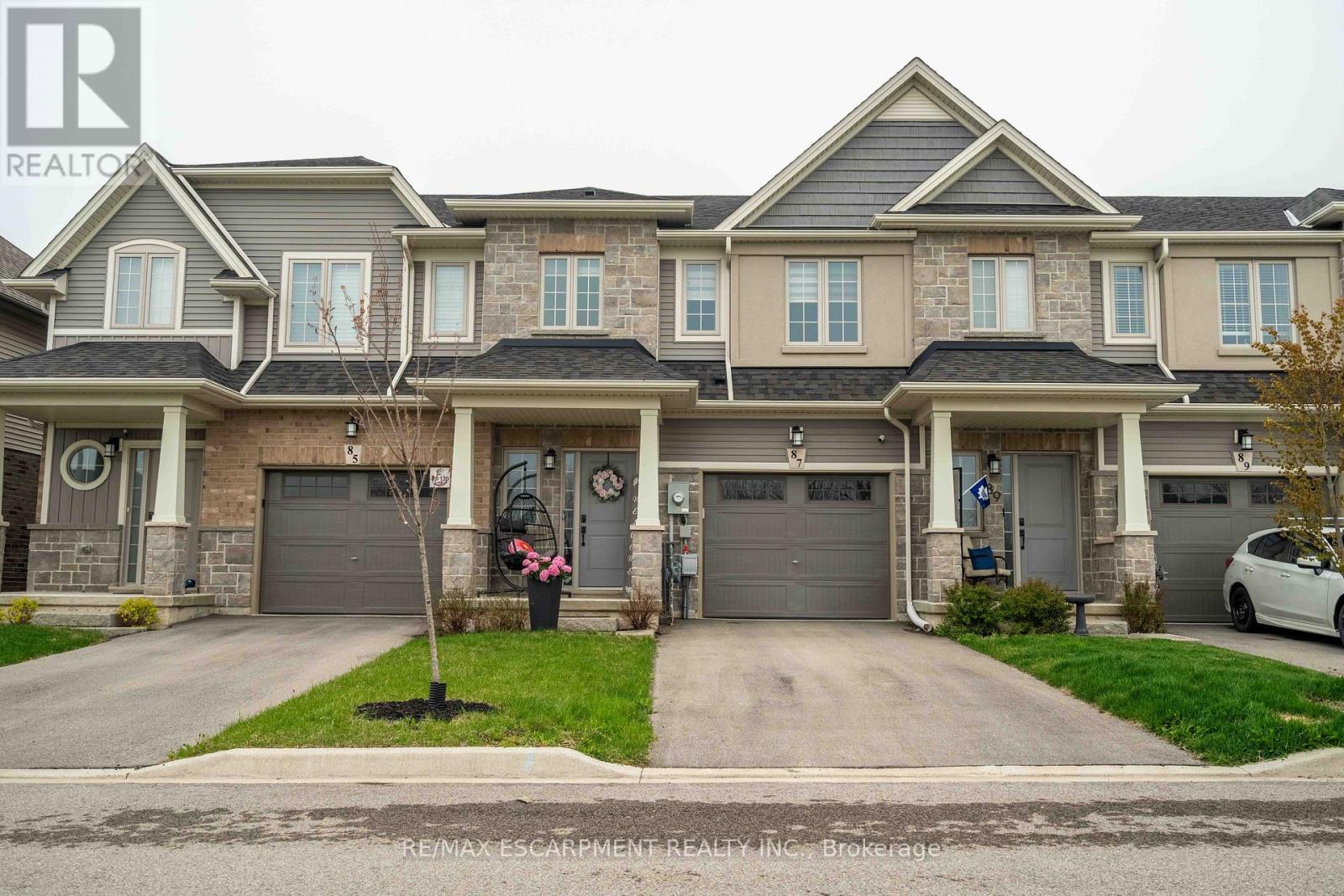 87 BEASLEY GROVE, Hamilton, Ontario