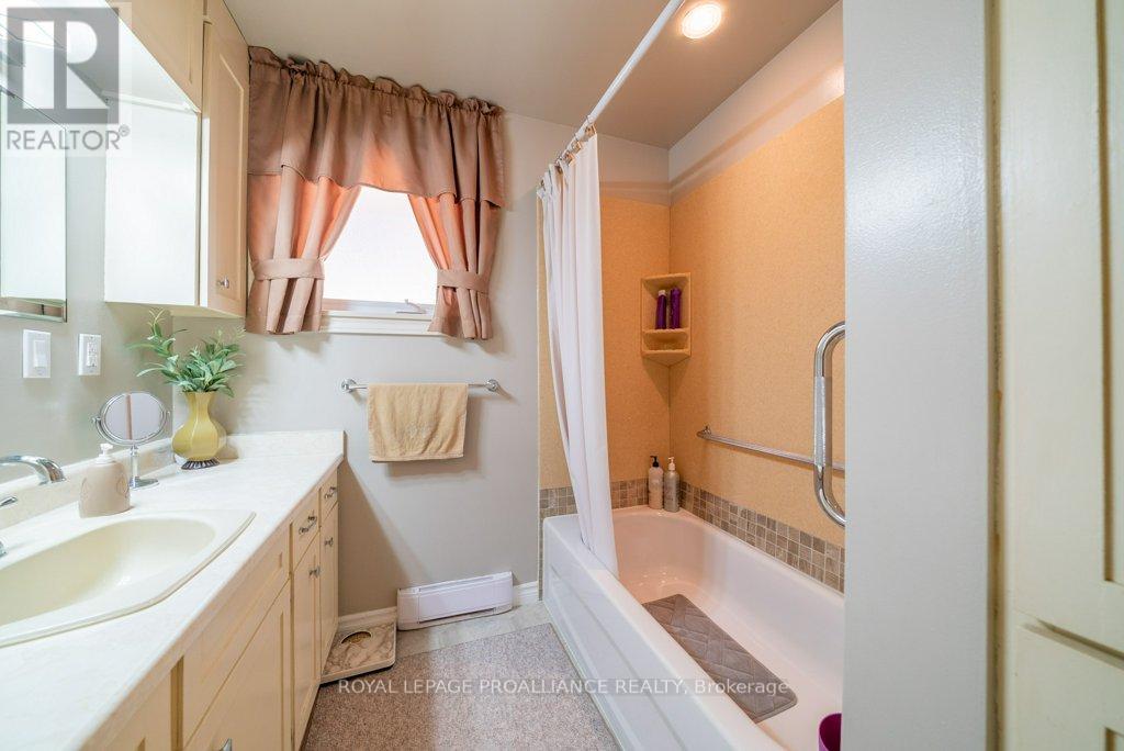 1063 Perry Road, Frontenac, Ontario  K0H 1K0 - Photo 7 - X12128130