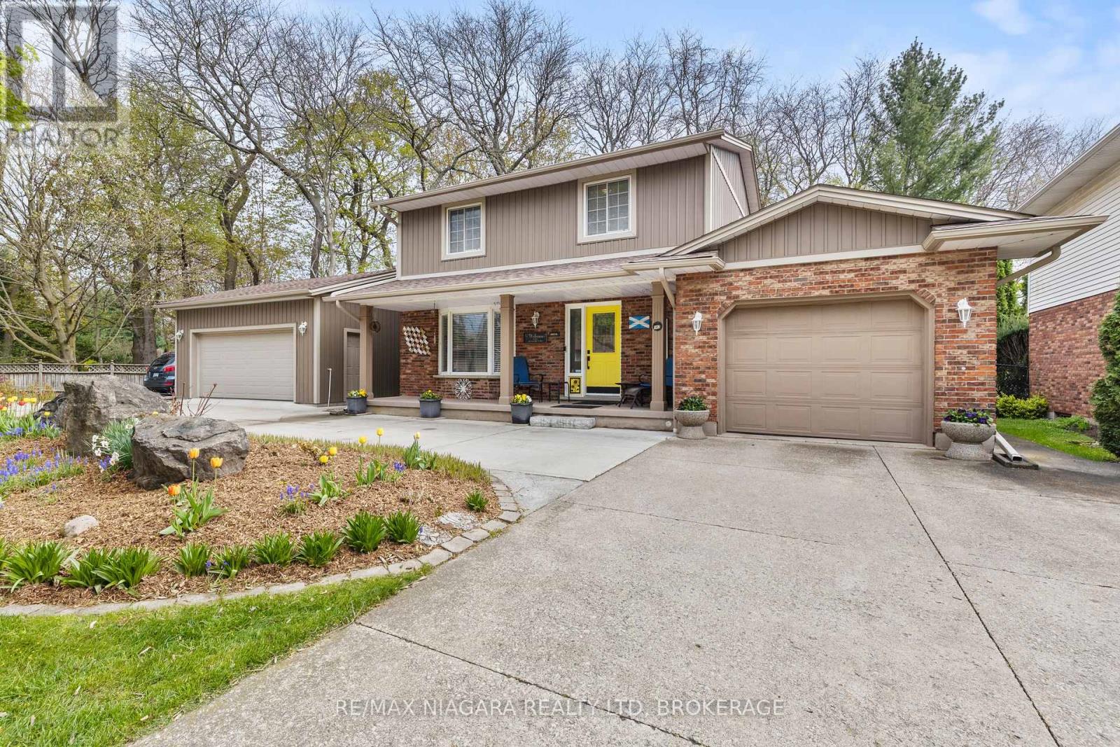 143 Welland Road, Pelham (Fonthill), Ontario  L0S 1E4 - Photo 1 - X12128140