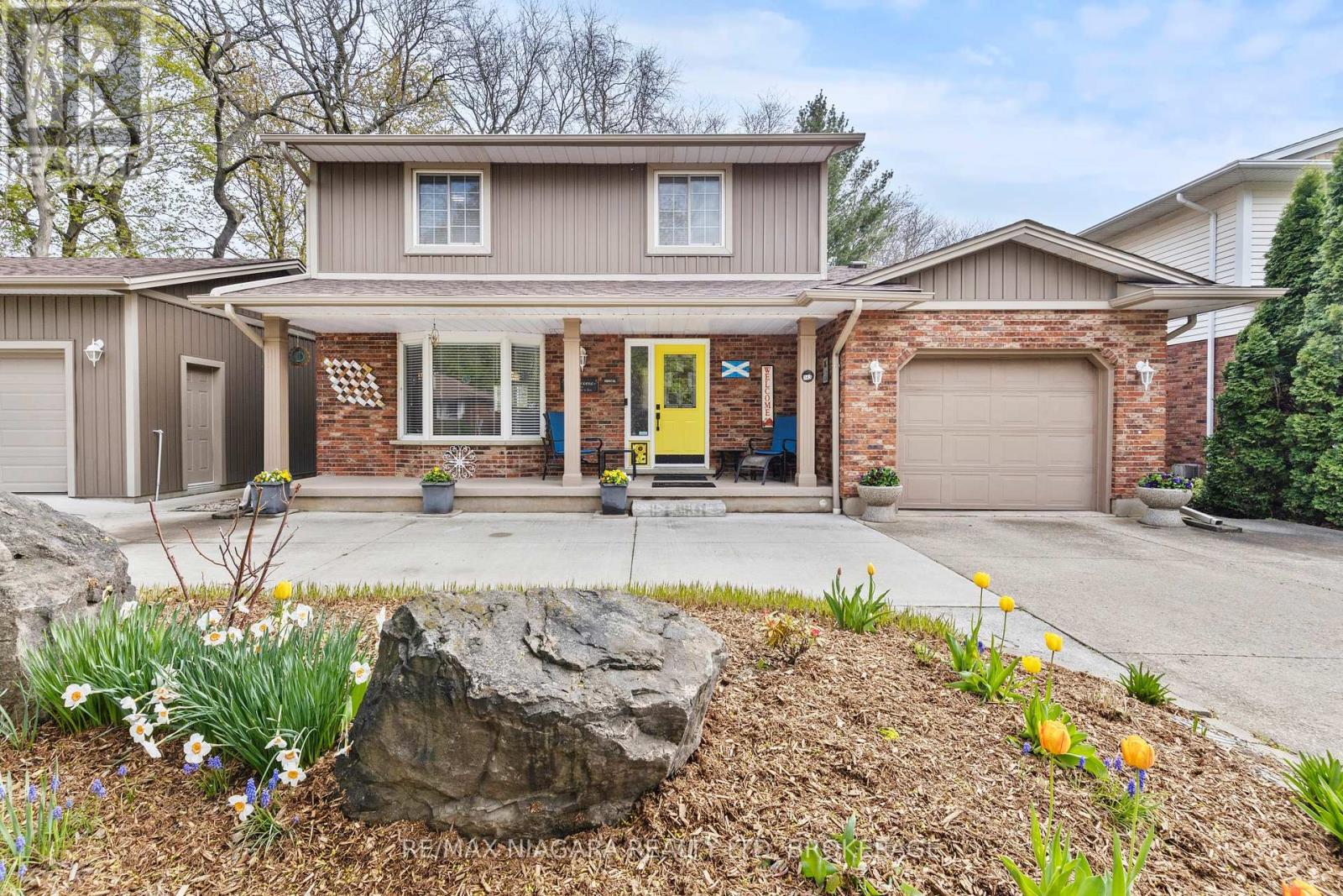 143 Welland Road, Pelham (Fonthill), Ontario  L0S 1E4 - Photo 2 - X12128140