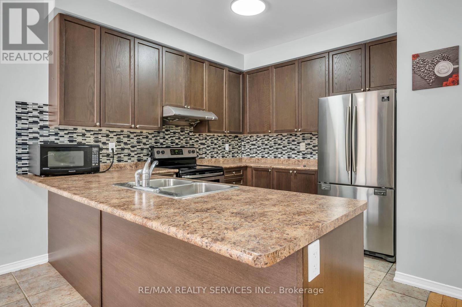 54 Delambray Street, Brampton (Sandringham-Wellington), Ontario  L6R 3R2 - Photo 14 - W12127974
