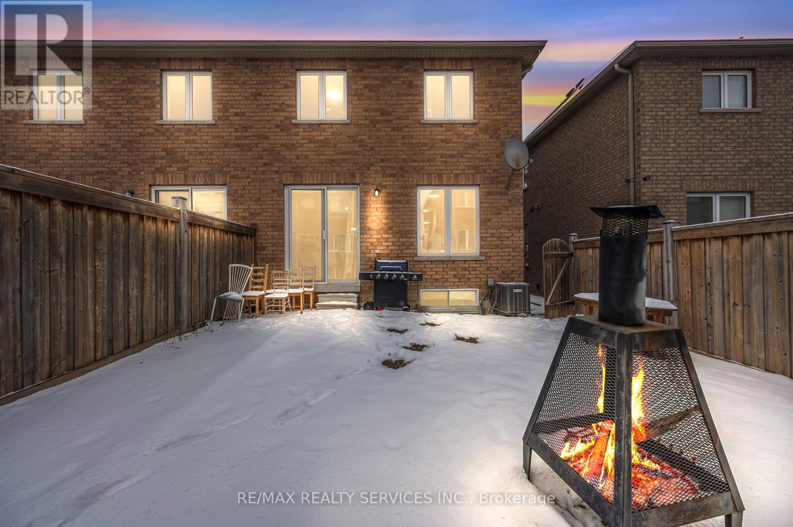 54 Delambray Street, Brampton (Sandringham-Wellington), Ontario  L6R 3R2 - Photo 5 - W12127974