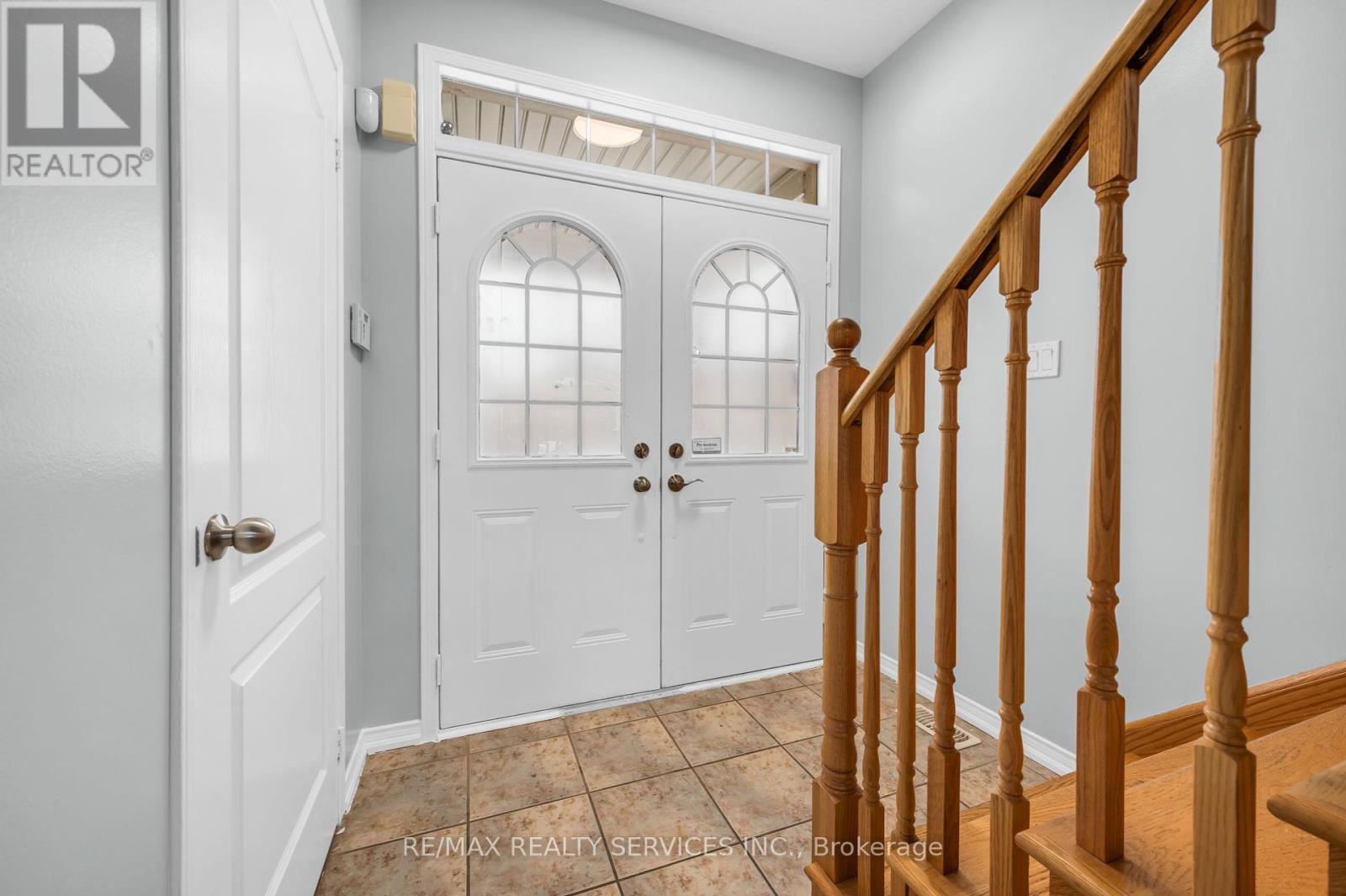 54 Delambray Street, Brampton (Sandringham-Wellington), Ontario  L6R 3R2 - Photo 8 - W12127974