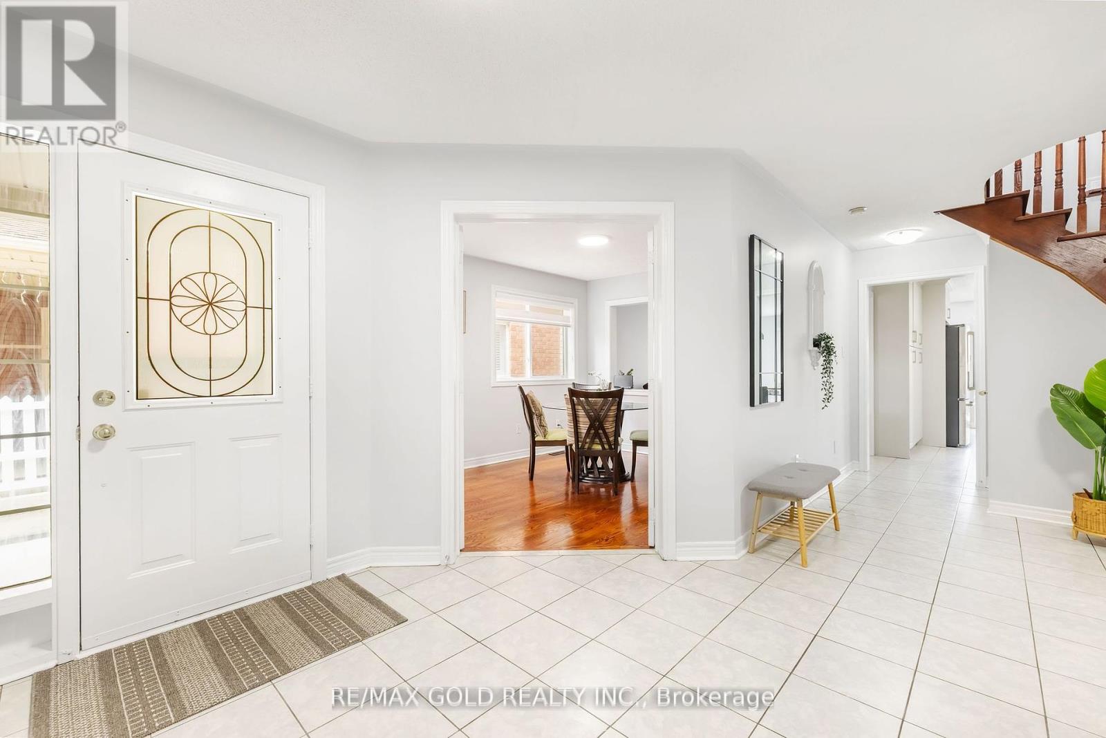17 Dovesong Drive, Brampton, Ontario  L6R 1V9 - Photo 2 - W12127992