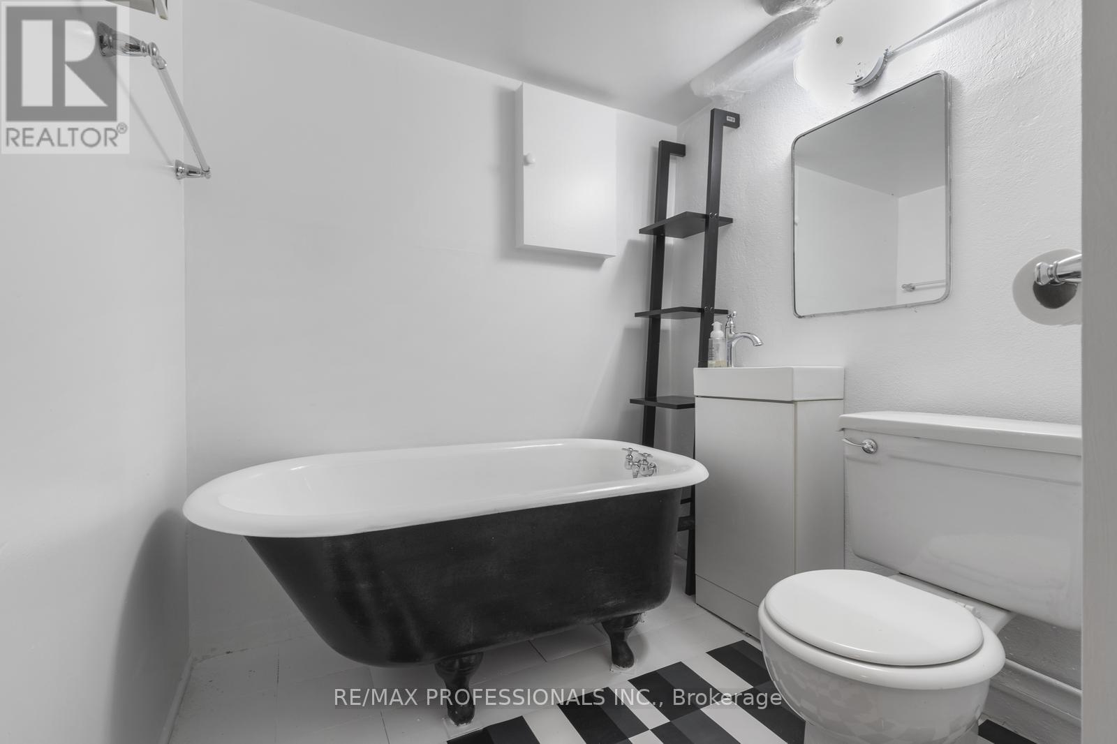 377 Armadale Avenue, Toronto, Ontario  M6S 3X7 - Photo 25 - W12128023