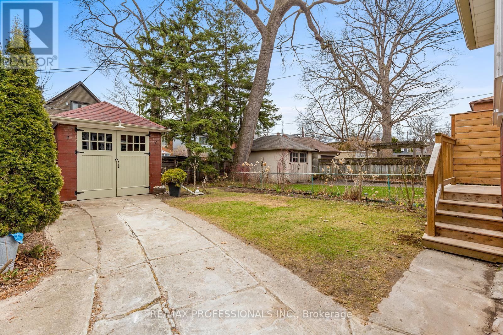 377 Armadale Avenue, Toronto, Ontario  M6S 3X7 - Photo 29 - W12128023