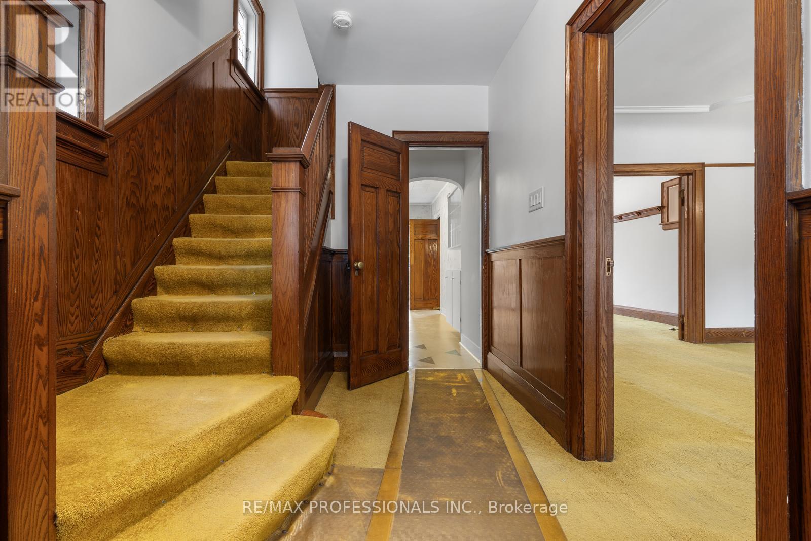 377 Armadale Avenue, Toronto, Ontario  M6S 3X7 - Photo 5 - W12128023