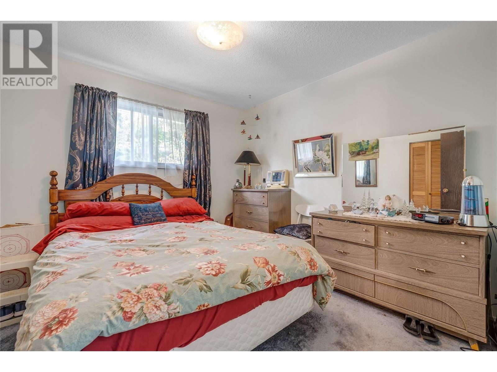 Property at 545 Pineview Drive image 3