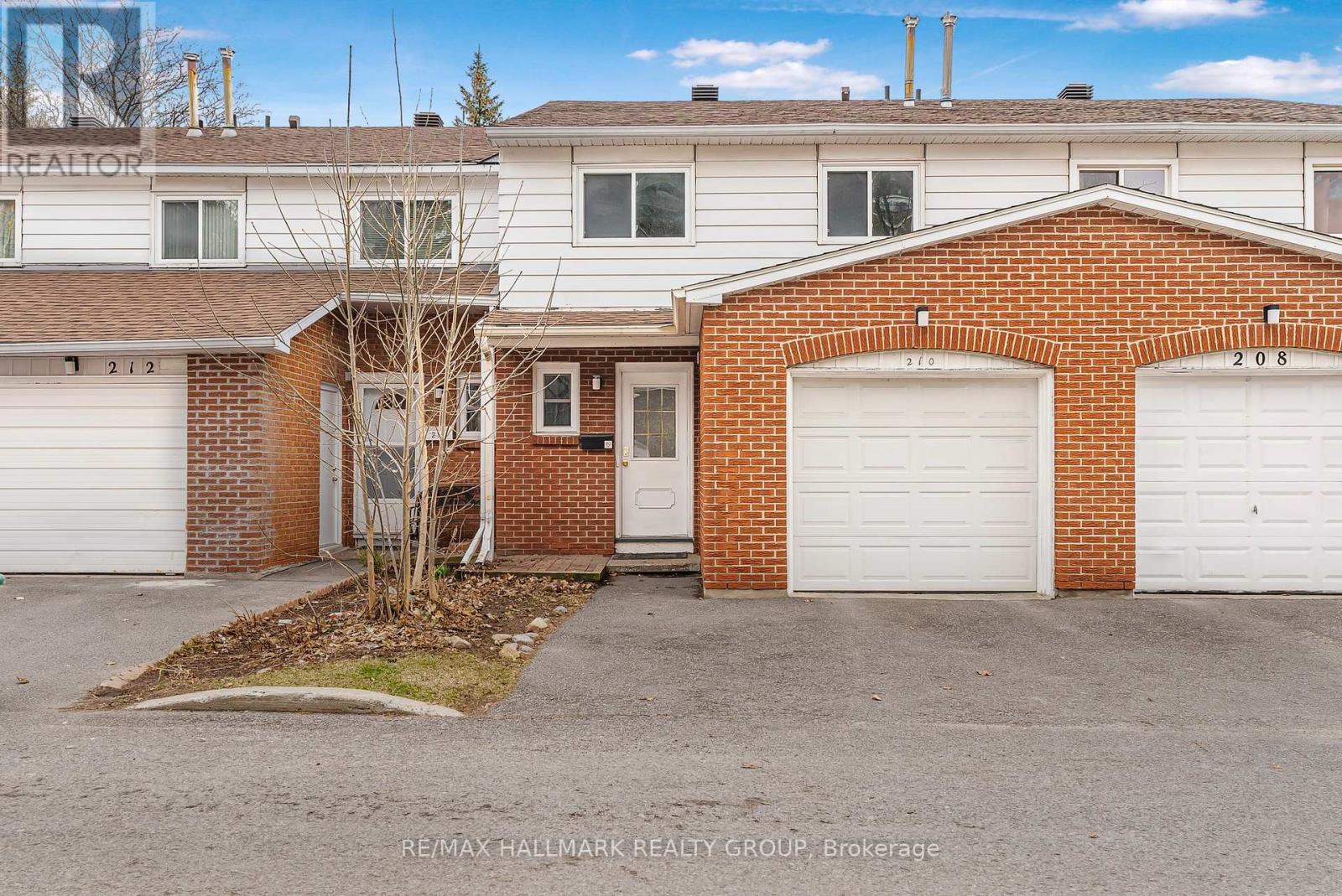 Property at 74 - 210 ROMULUS PRIVATE image 1