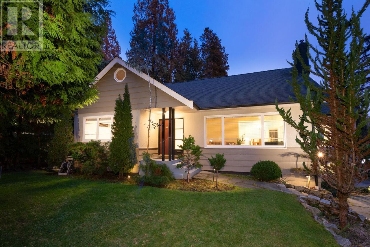 1310 29th Street, West Vancouver, British Columbia  V7V 4M6 - Photo 1 - R2998860