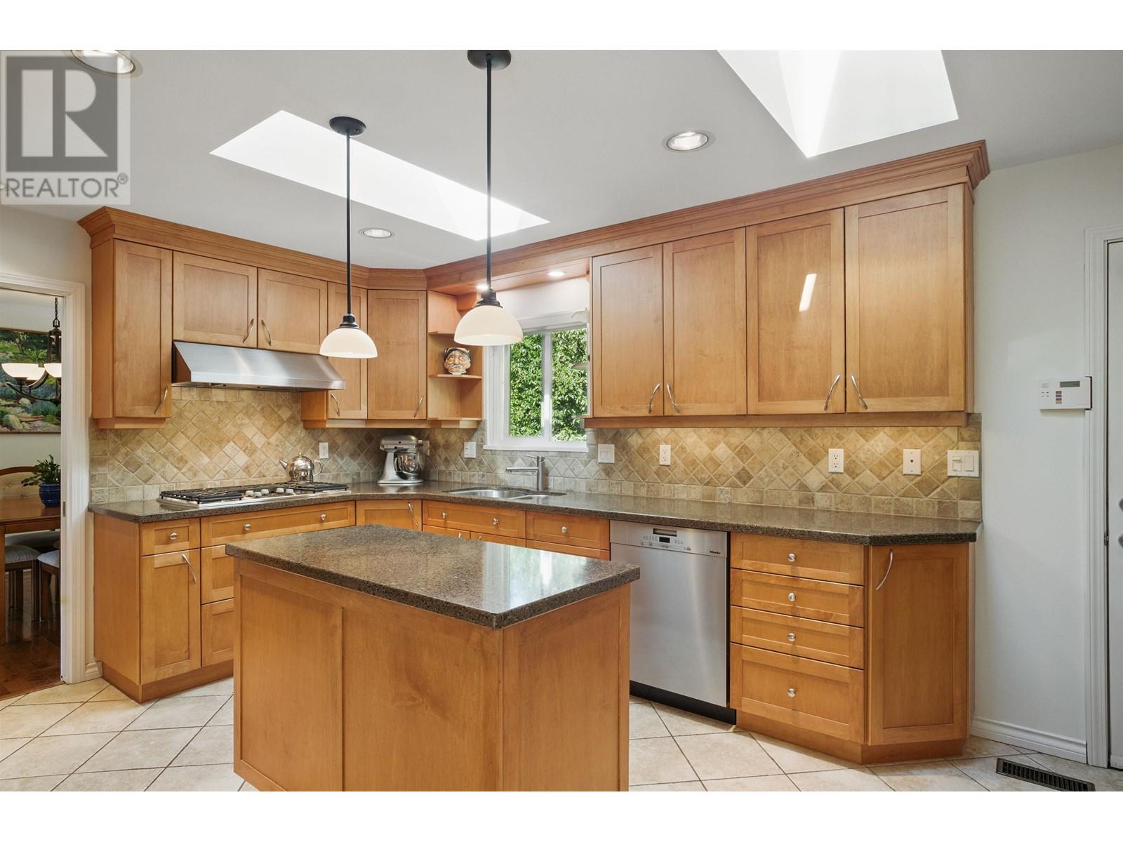 3670 Rutherford Crescent, North Vancouver, British Columbia  V7N 2C7 - Photo 6 - R2998944