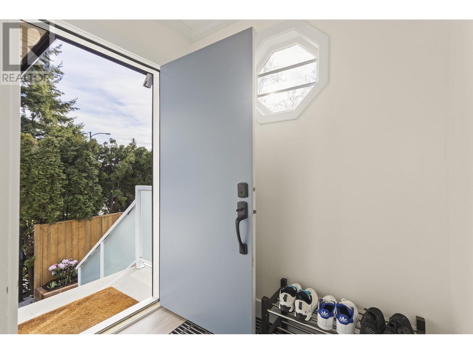 Property at 5292 DUNBAR STREET image 3