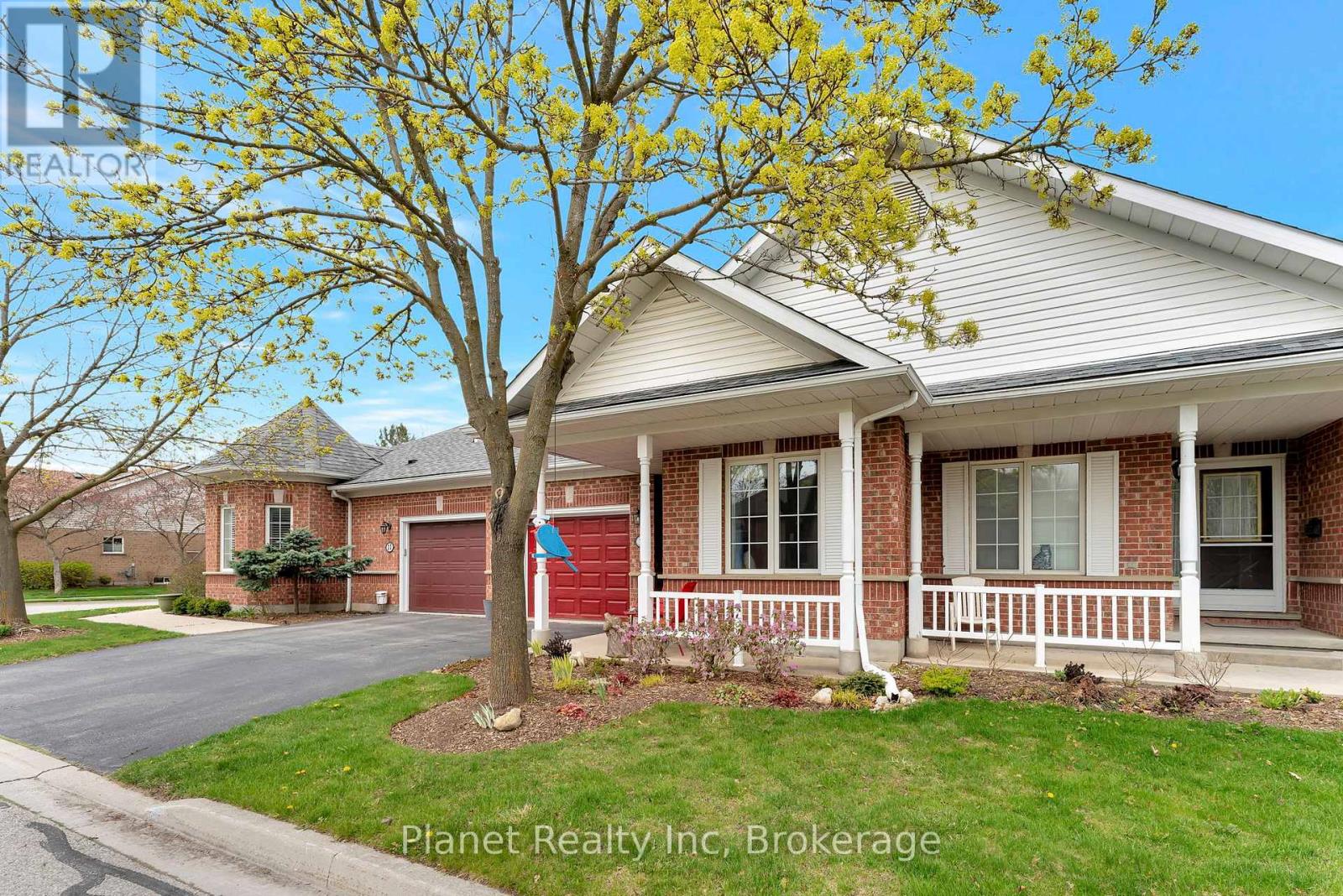 9 Village Crossing W, Guelph, Ontario  N1G 4X7 - Photo 2 - X12128188