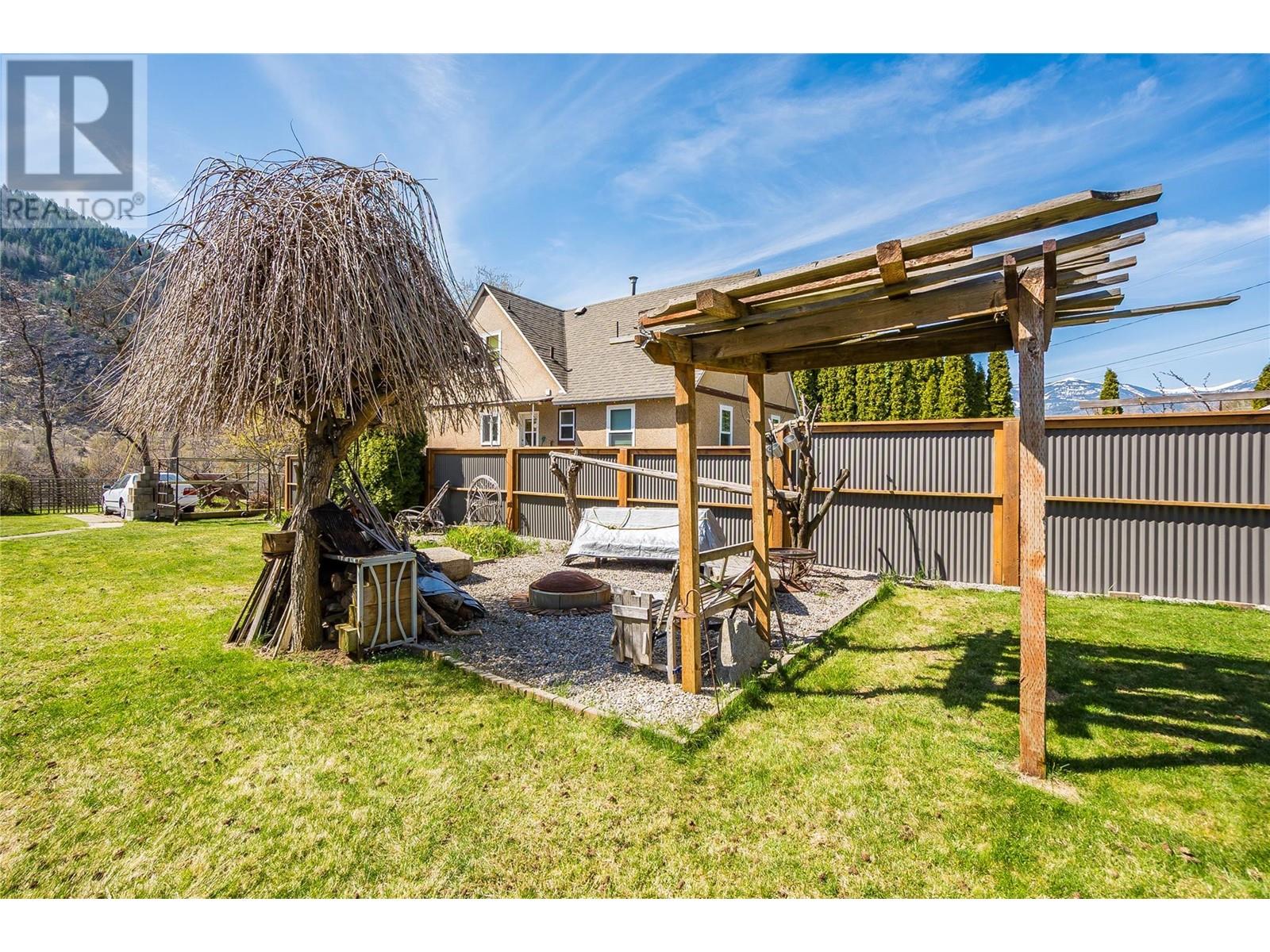 Property at 2385 Rockland Avenue image 3