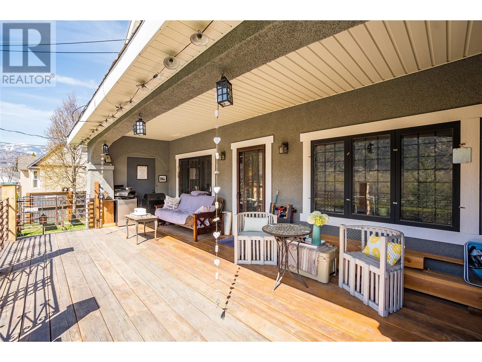 Property at 2385 Rockland Avenue image 5