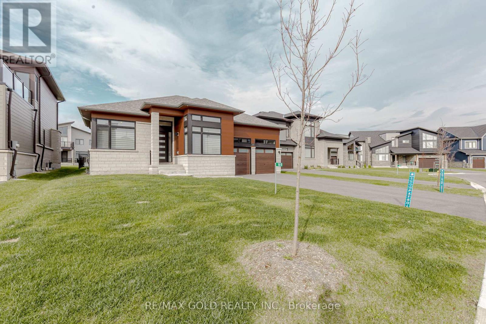 Property at 169 SPRINGSIDE CRESCENT image 3
