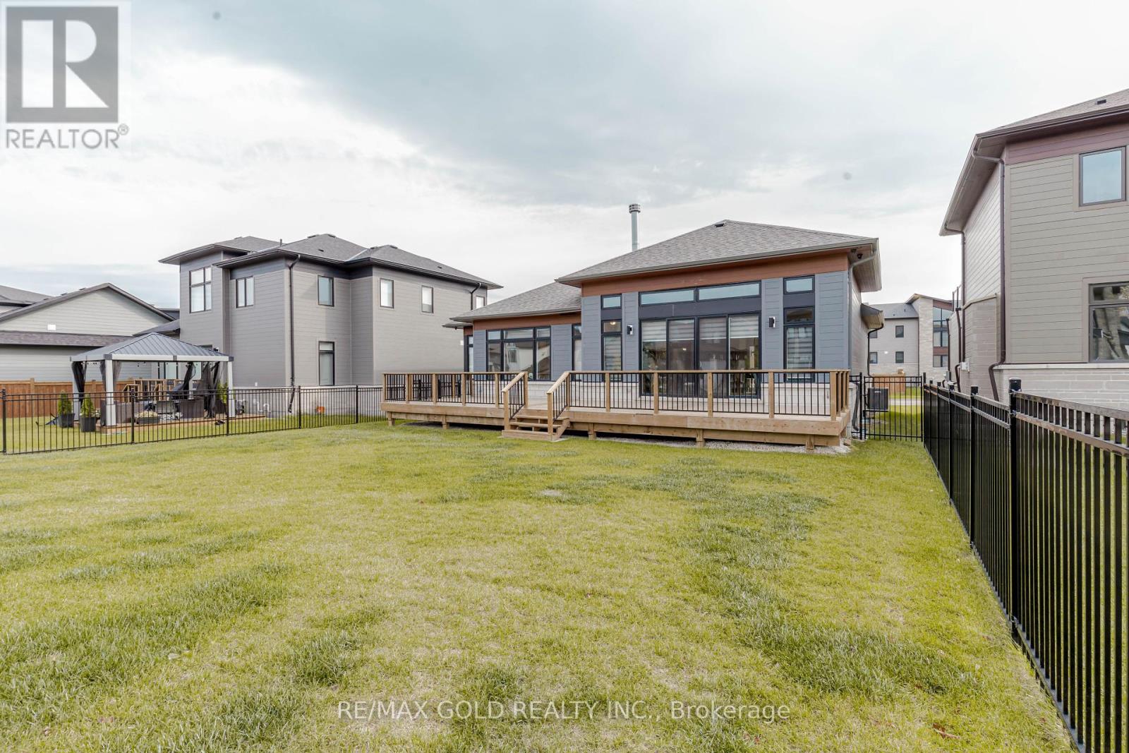 169 Springside Crescent, Blue Mountains, Ontario  L9Y 5L3 - Photo 44 - X12127946