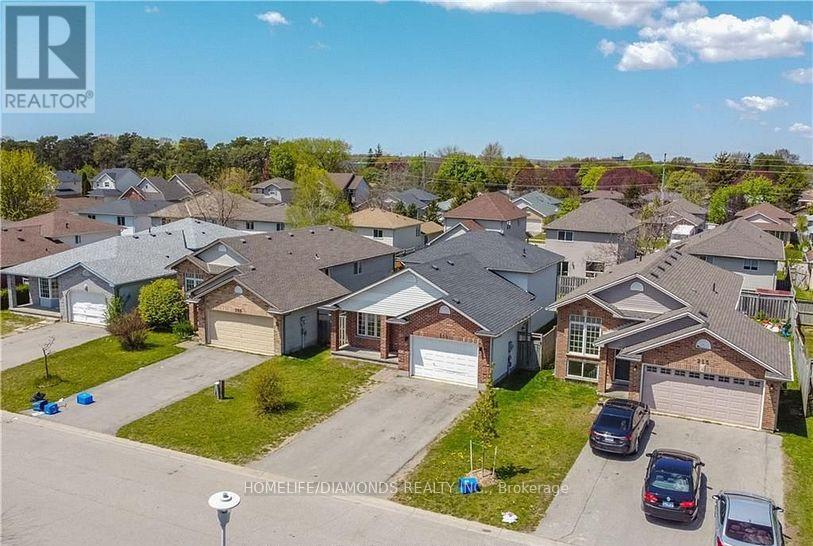 209 Thurman Circle, London East, Ontario  N5V 4Z2 - Photo 2 - X12127957