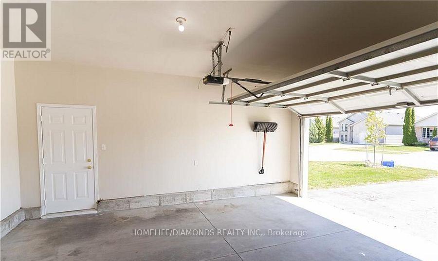 209 Thurman Circle, London East, Ontario  N5V 4Z2 - Photo 34 - X12127957