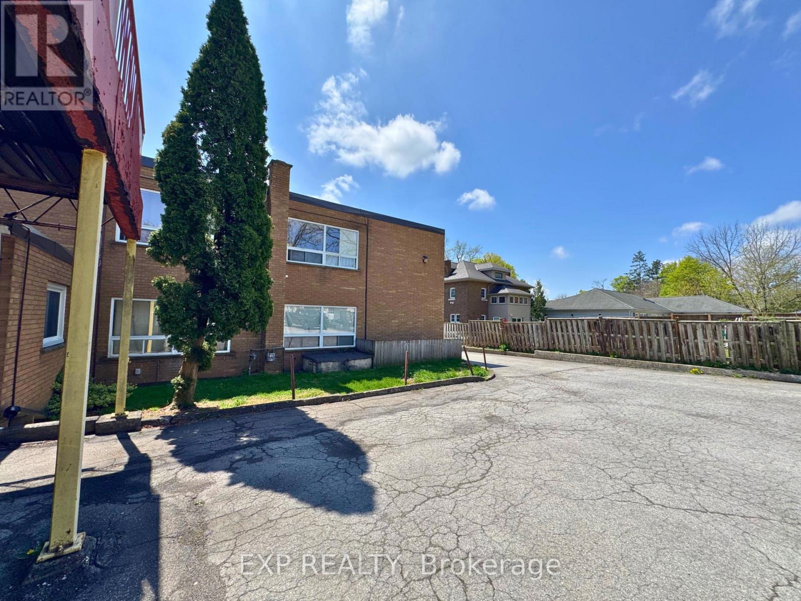 2 - 6049 Culp Street, Niagara Falls, Ontario  L2G 2B6 - Photo 21 - X12127979