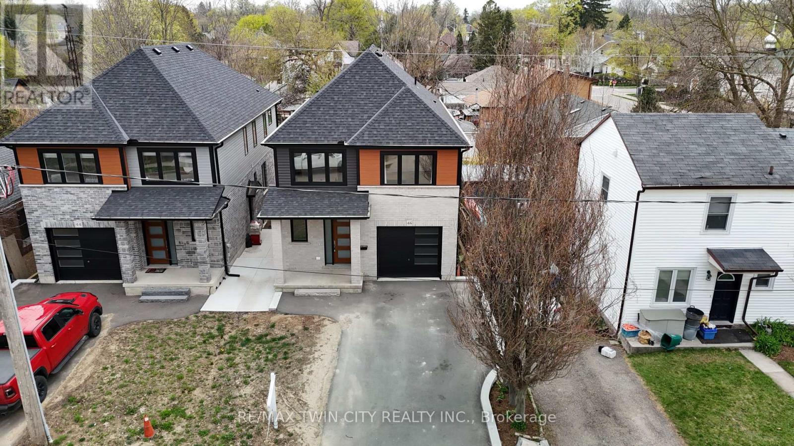 46 Lowell Street N, Cambridge, Ontario  N1R 5C9 - Photo 2 - X12128045