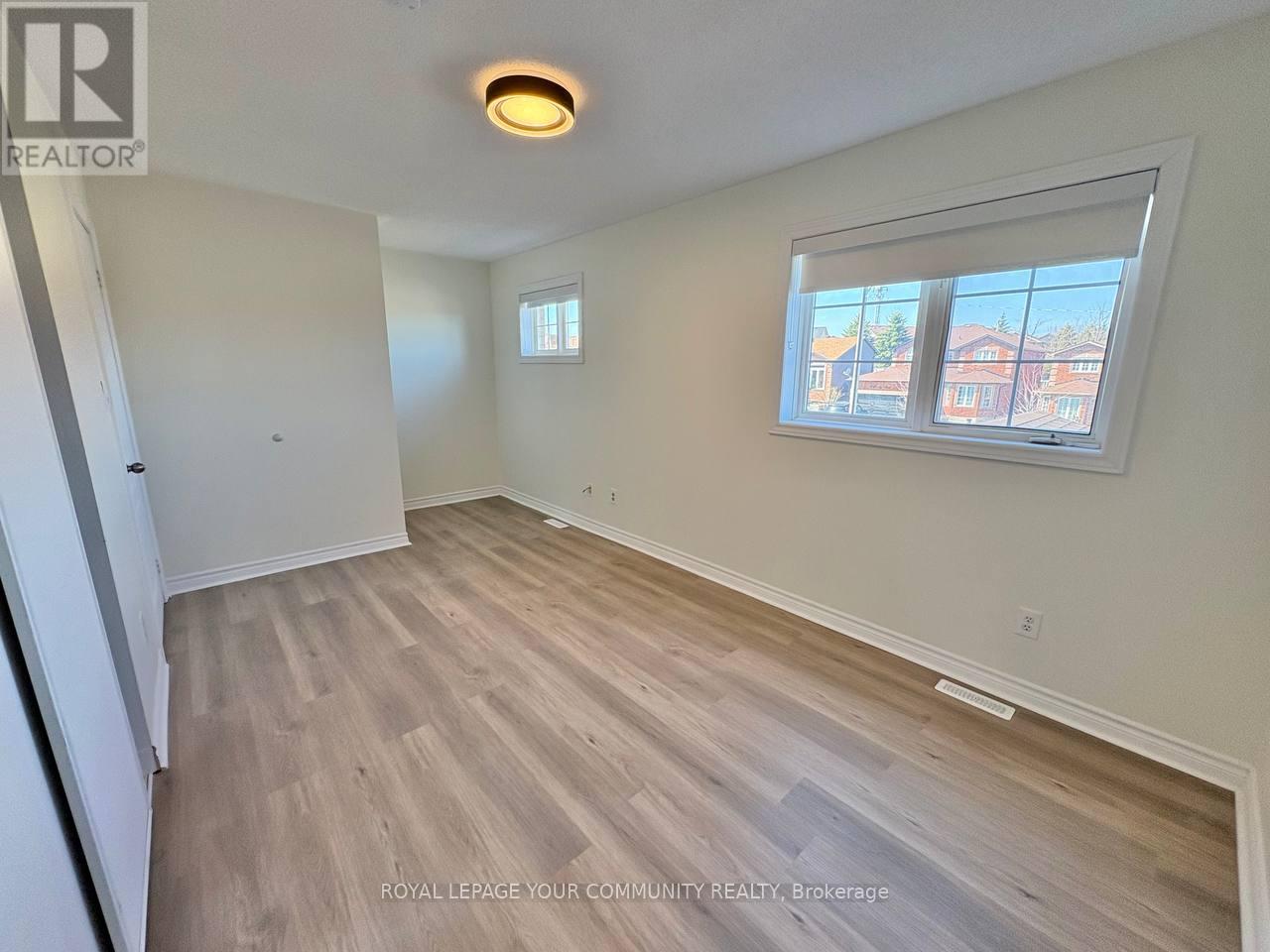 52 Stanley Street, Barrie, Ontario  L4M 6V6 - Photo 19 - S12107446