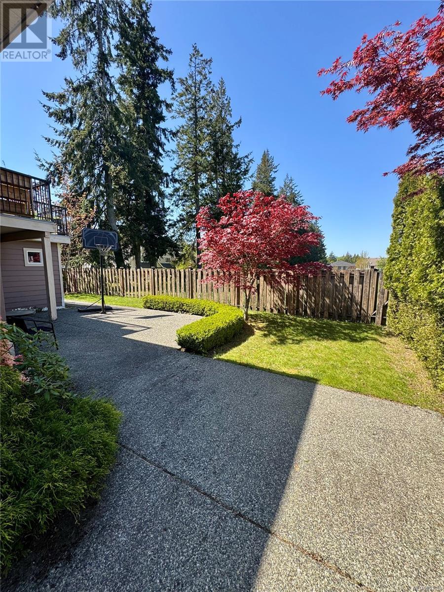 Property at 5287 Crestview Dr image 3