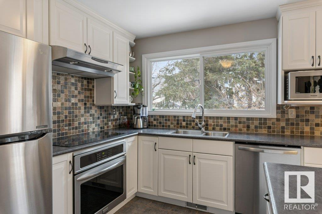 Property at 14 SPRUCE CR image 4