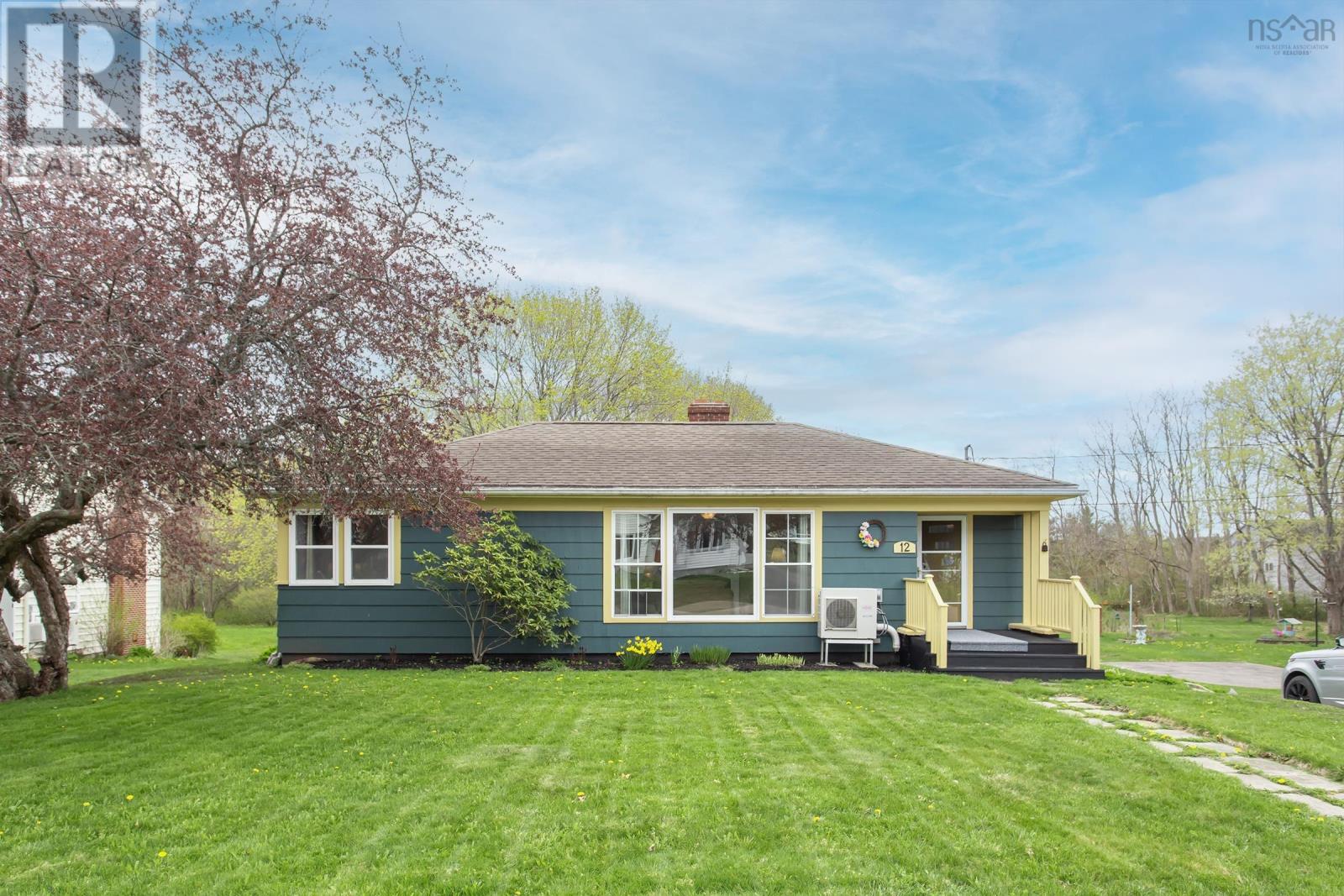 Property at 12 Connaught Avenue image 1