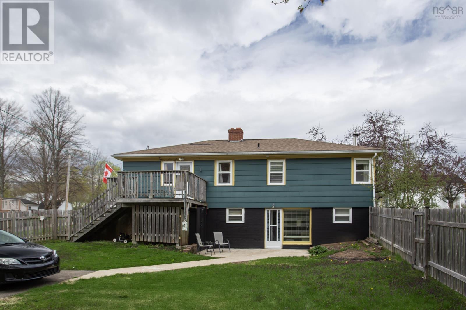 Property at 12 Connaught Avenue image 3