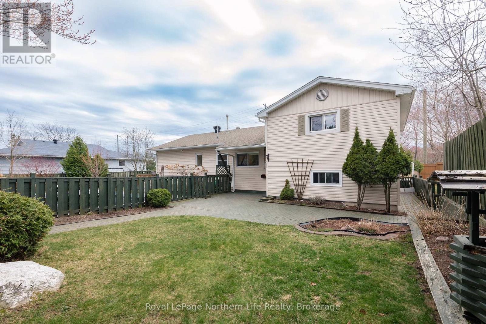 Property at 520 WALLACE ROAD image 3