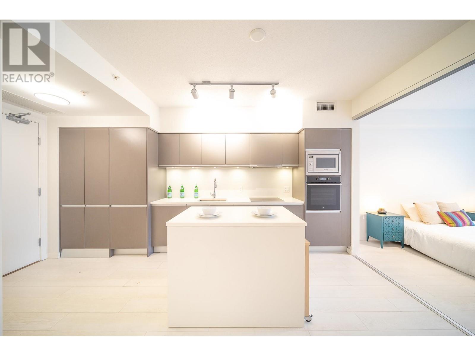 320 180 E 2ND AVENUE, Vancouver, British Columbia