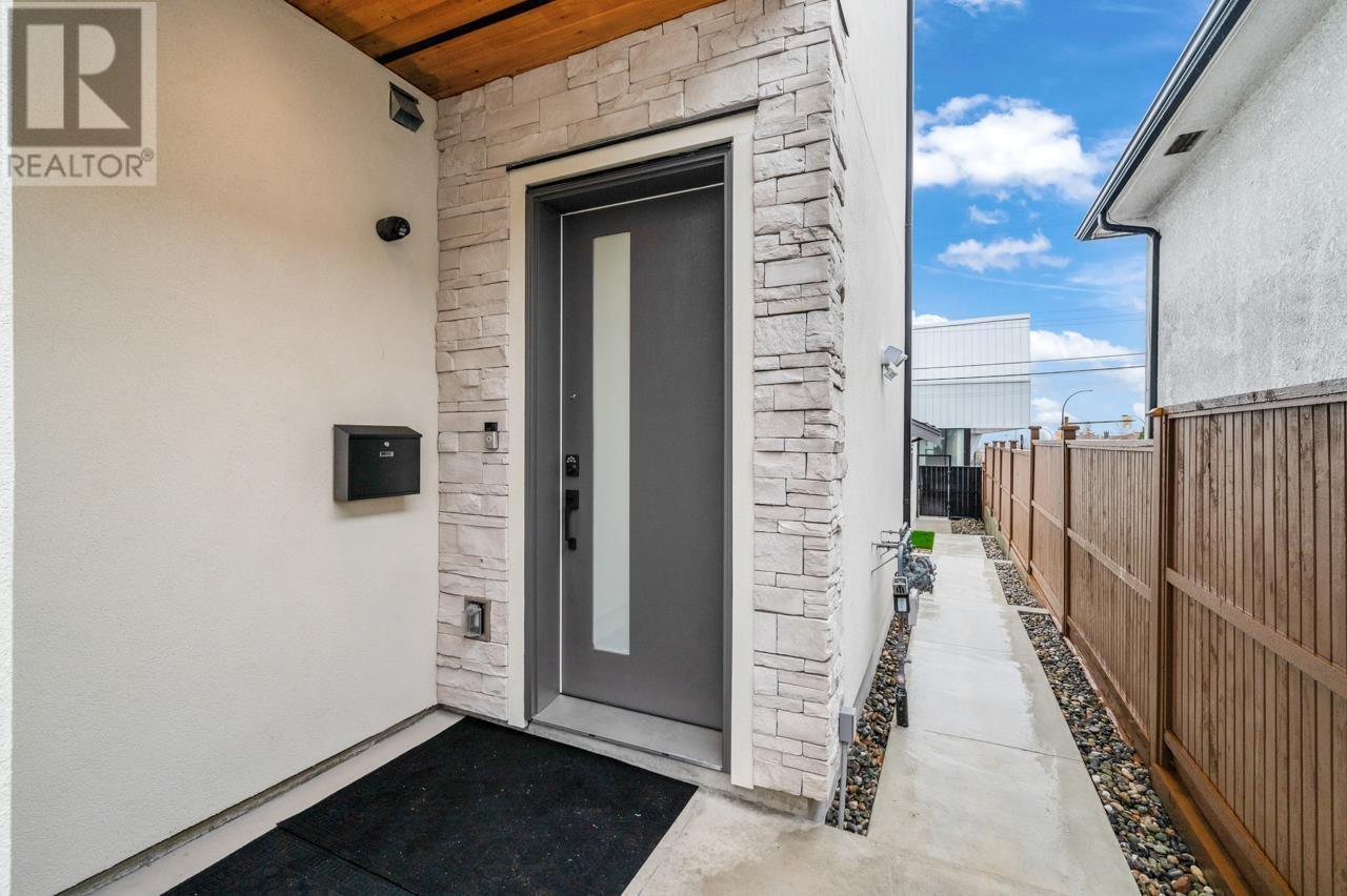 2 1426 E 54th Avenue, Vancouver, British Columbia  V5P 1Y1 - Photo 3 - R2998867