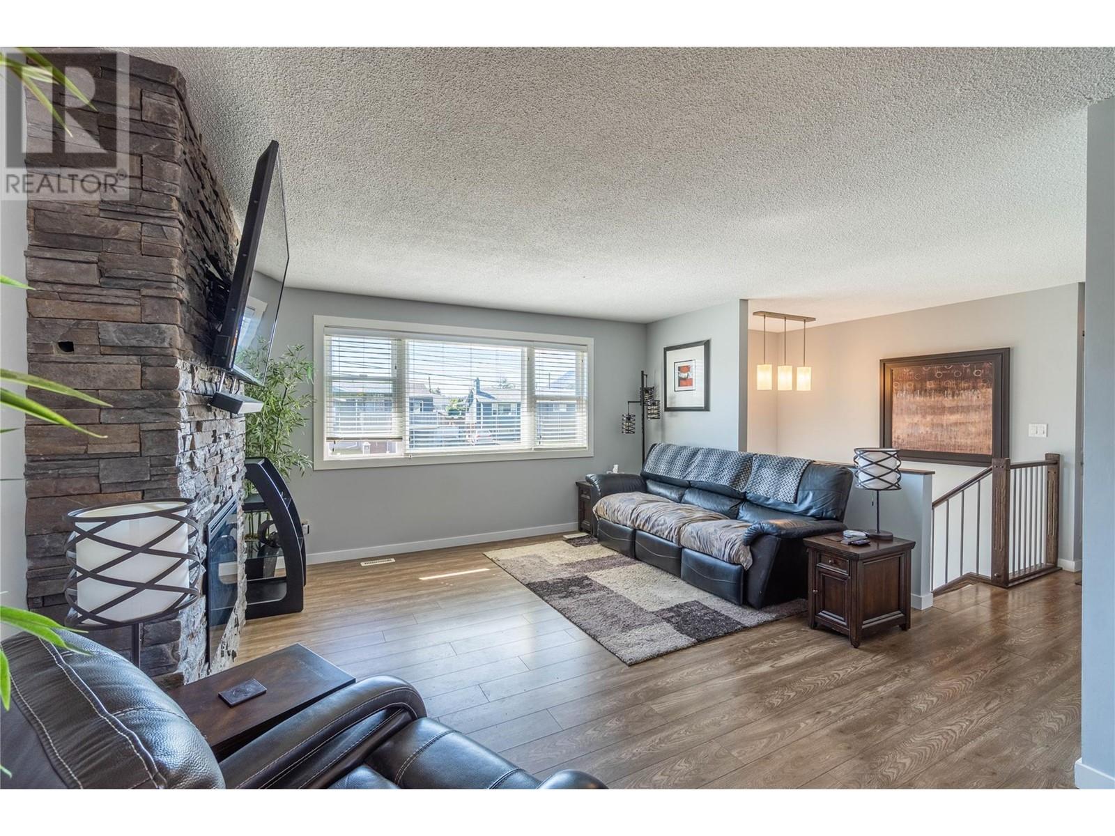 667 Cambridge Crescent, Kamloops, British Columbia  V2B 5B7 - Photo 6 - 10346448