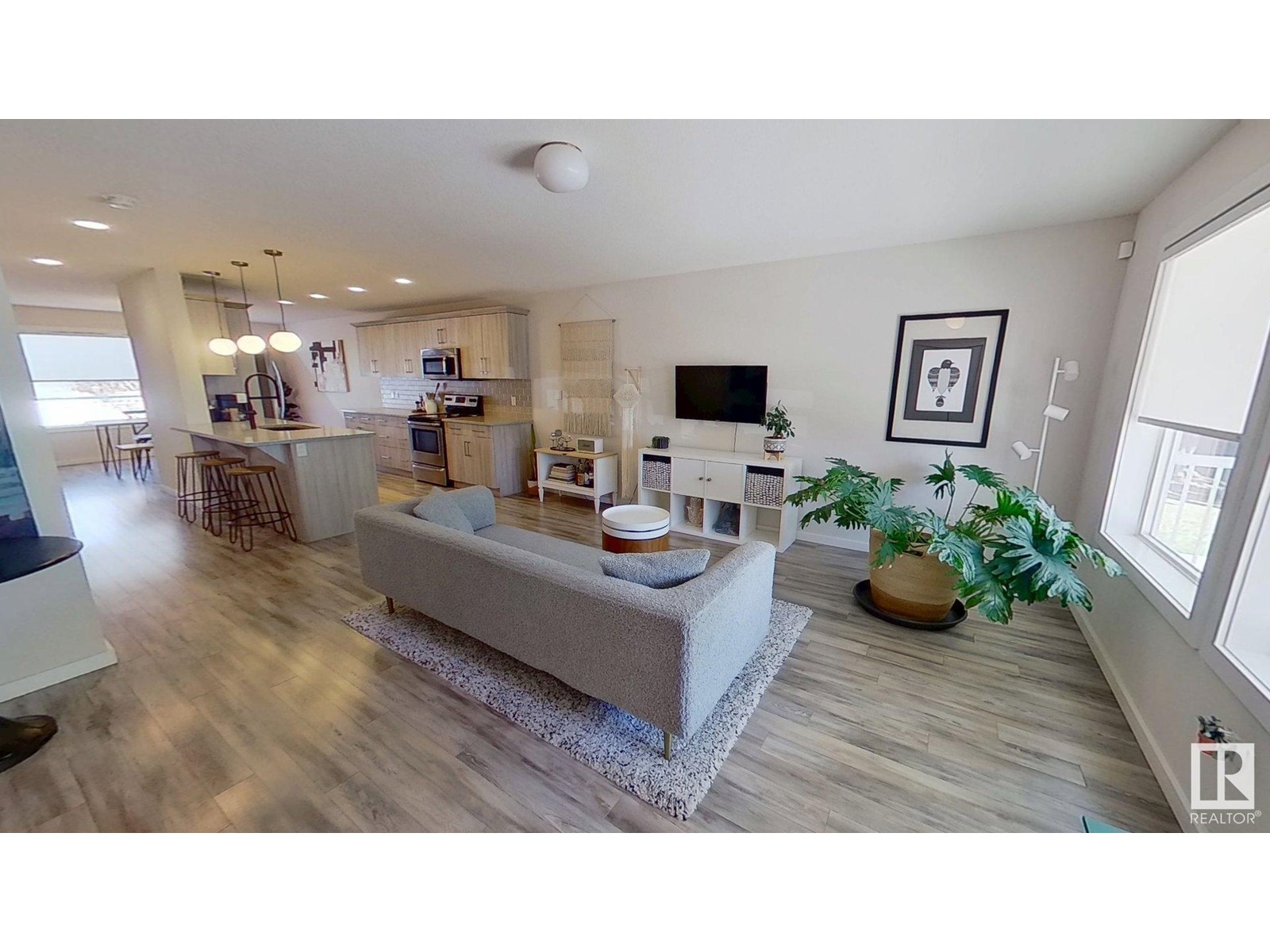 Property at 11842 122 ST NW image 3