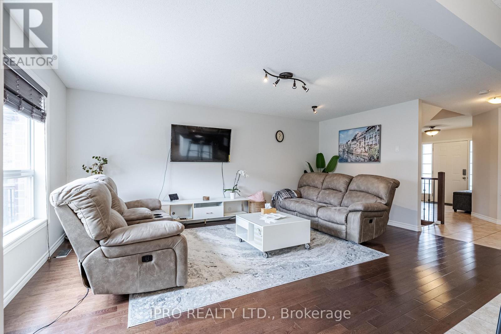 2000 Rollingacres Drive, London North, Ontario  N5X 0H1 - Photo 8 - X12125742