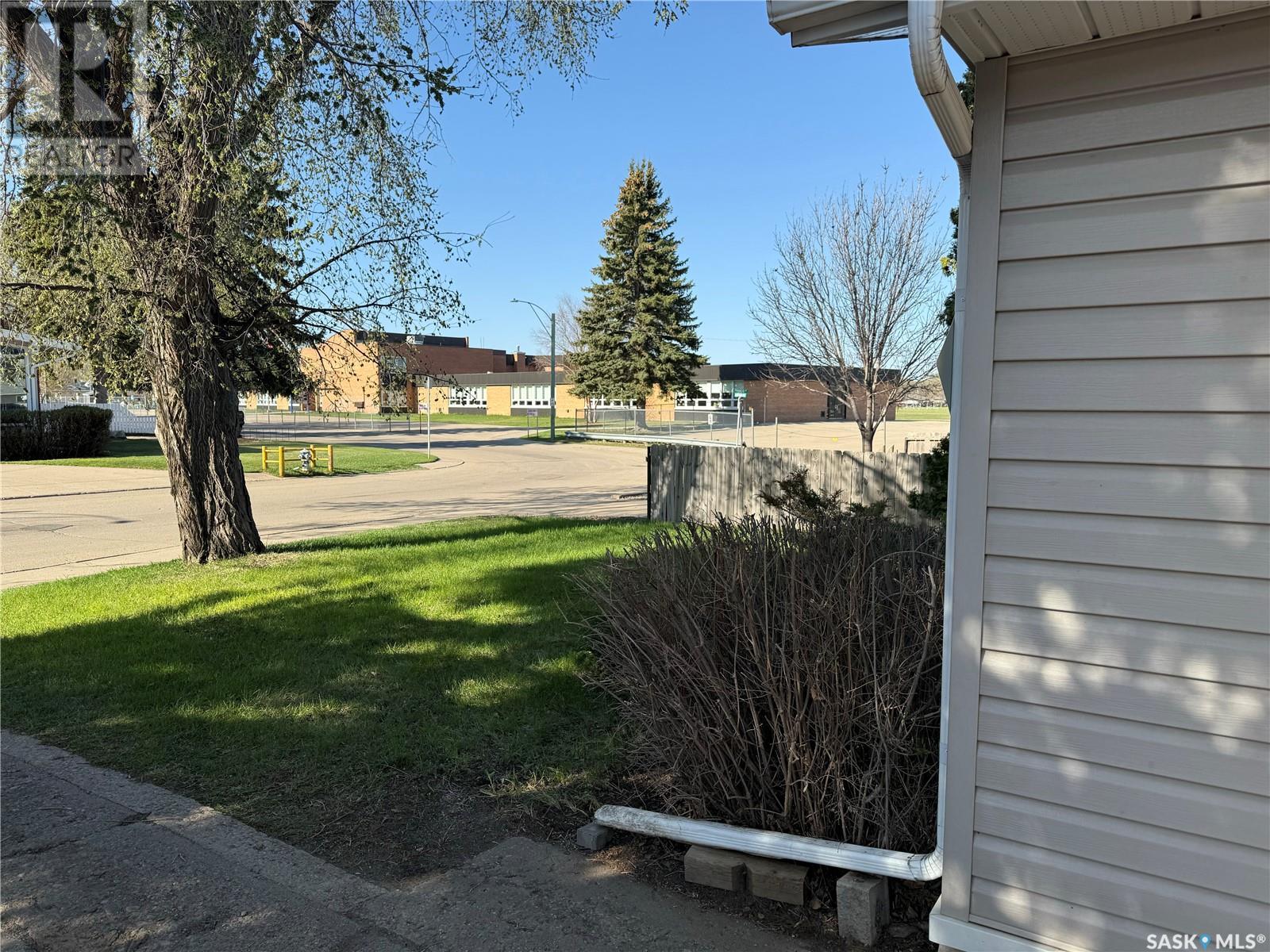 Property at 1150 Francis STREET image 3