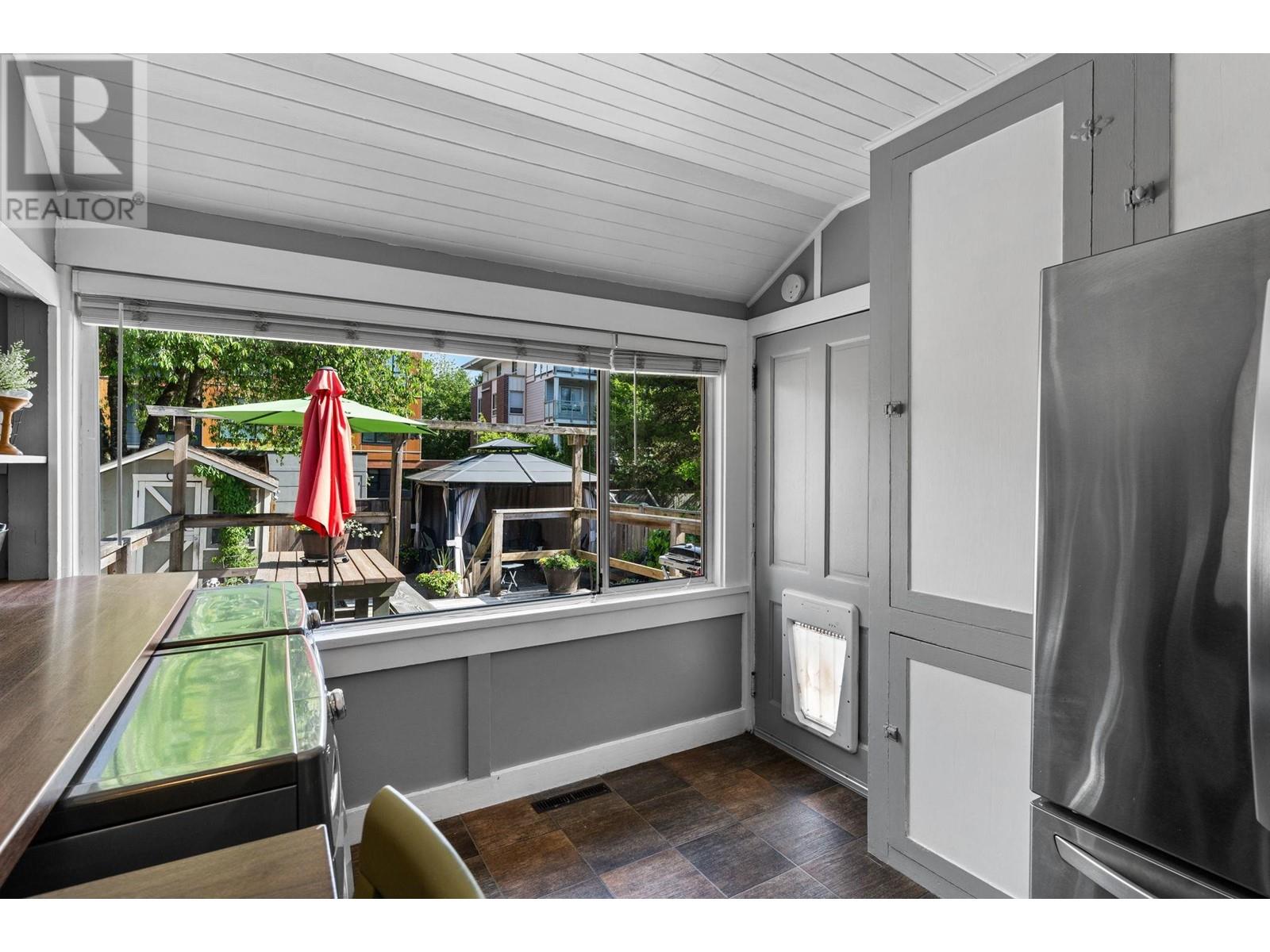 2235 Hawthorne Avenue, Port Coquitlam, British Columbia  V3C 1W5 - Photo 12 - R2998301