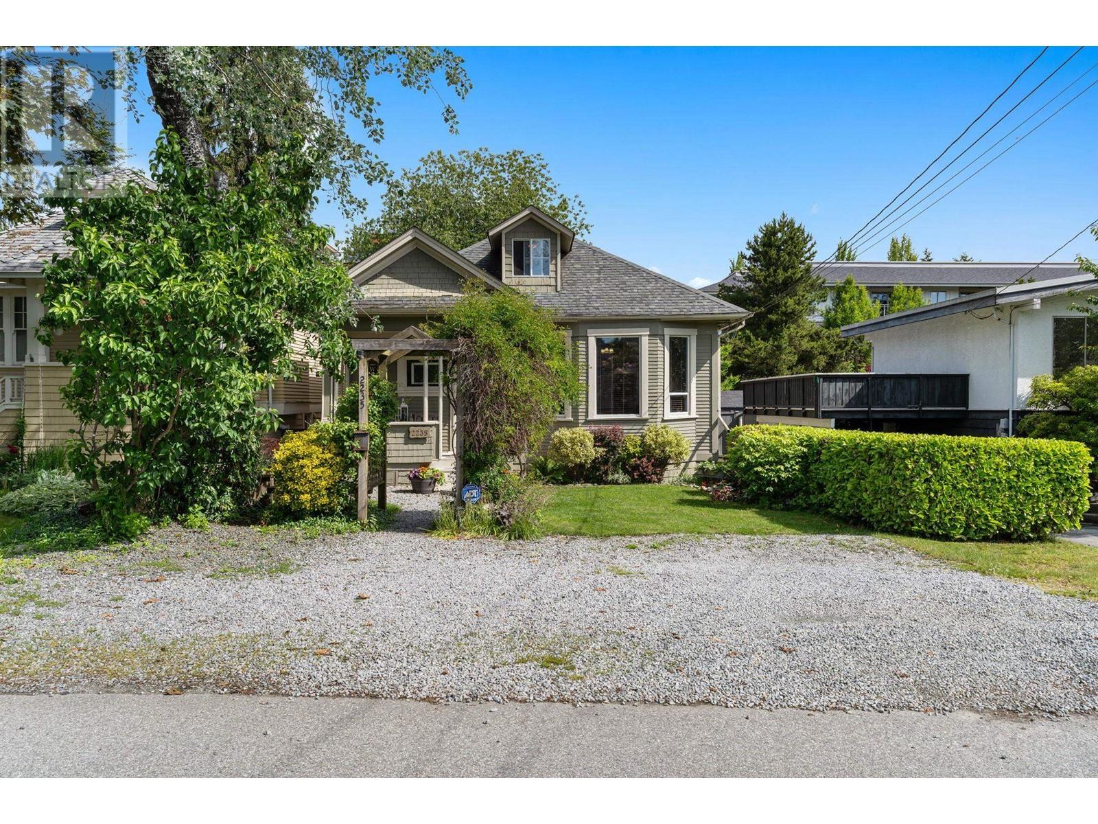2235 Hawthorne Avenue, Port Coquitlam, British Columbia  V3C 1W5 - Photo 2 - R2998301