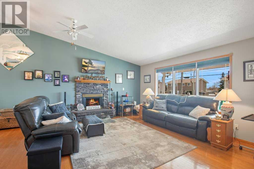 1418 Lucina Street, Penhold, Alberta  T0M 1R0 - Photo 2 - A2215836