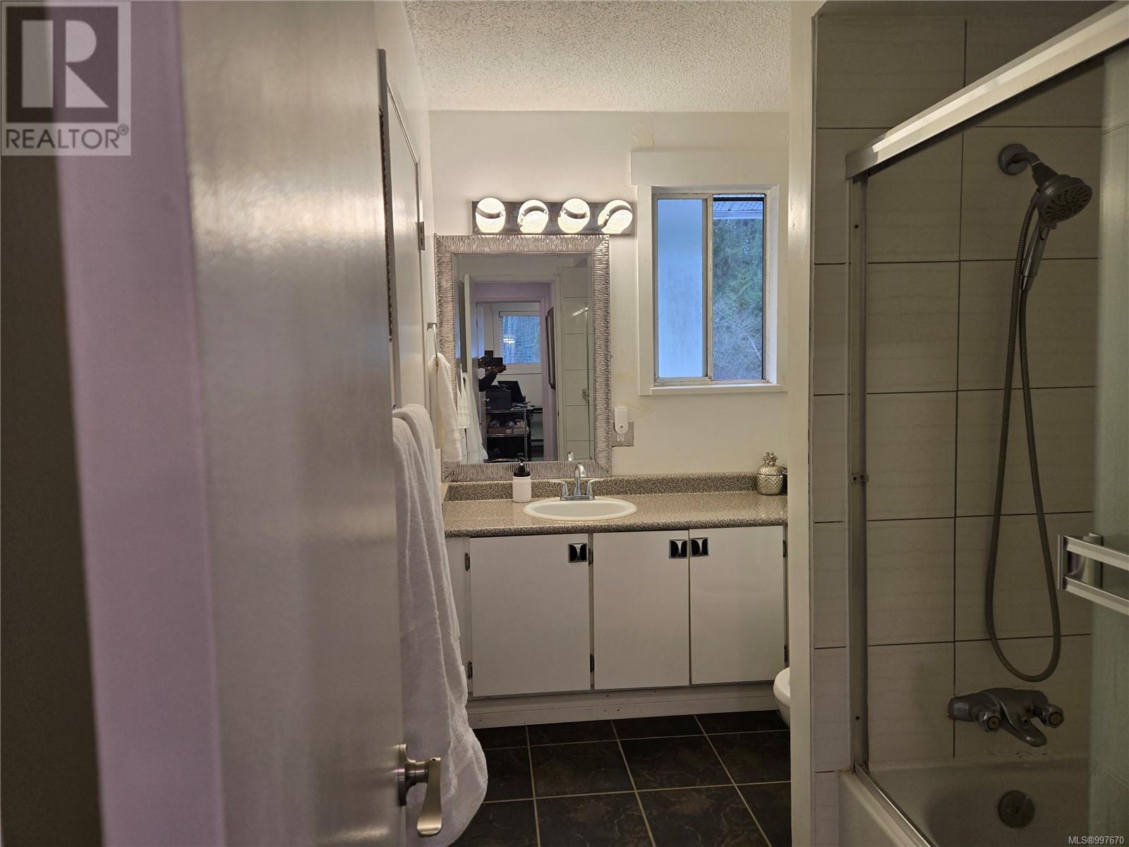 2275 Island Hwy E, Nanoose Bay, British Columbia  V9P 9E2 - Photo 7 - 997670