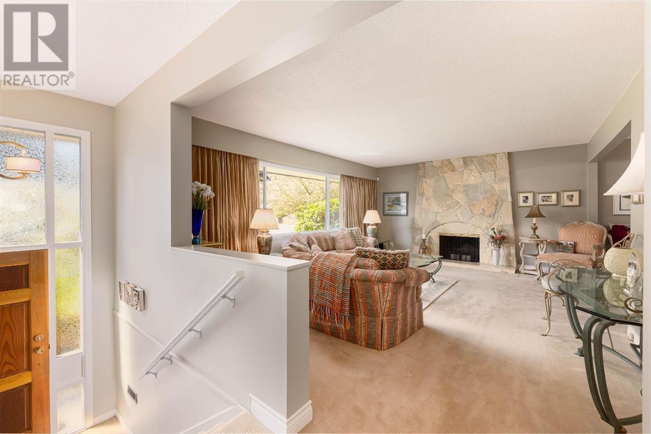 2363 Darnell Court, Coquitlam, British Columbia  V3J 6X6 - Photo 2 - R2998898