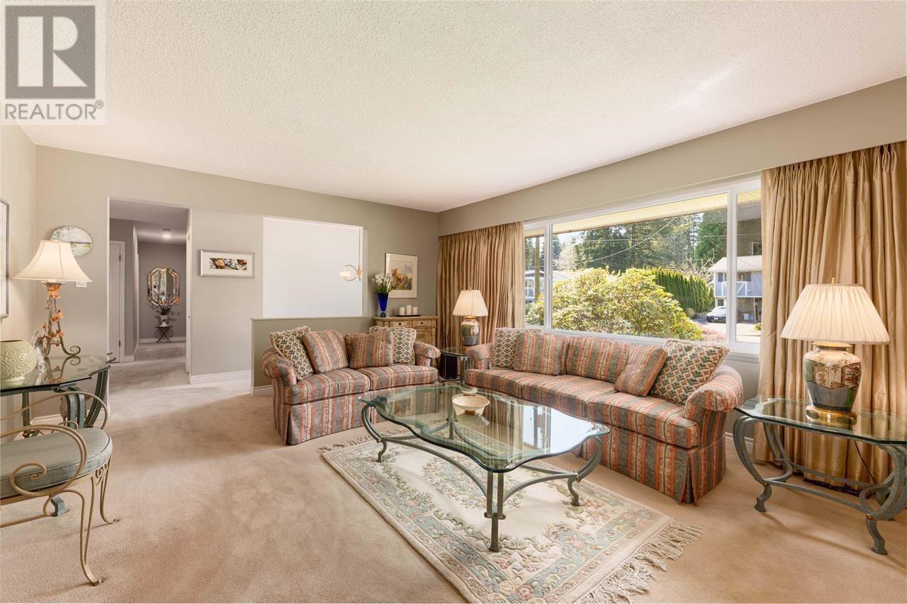 2363 Darnell Court, Coquitlam, British Columbia  V3J 6X6 - Photo 6 - R2998898