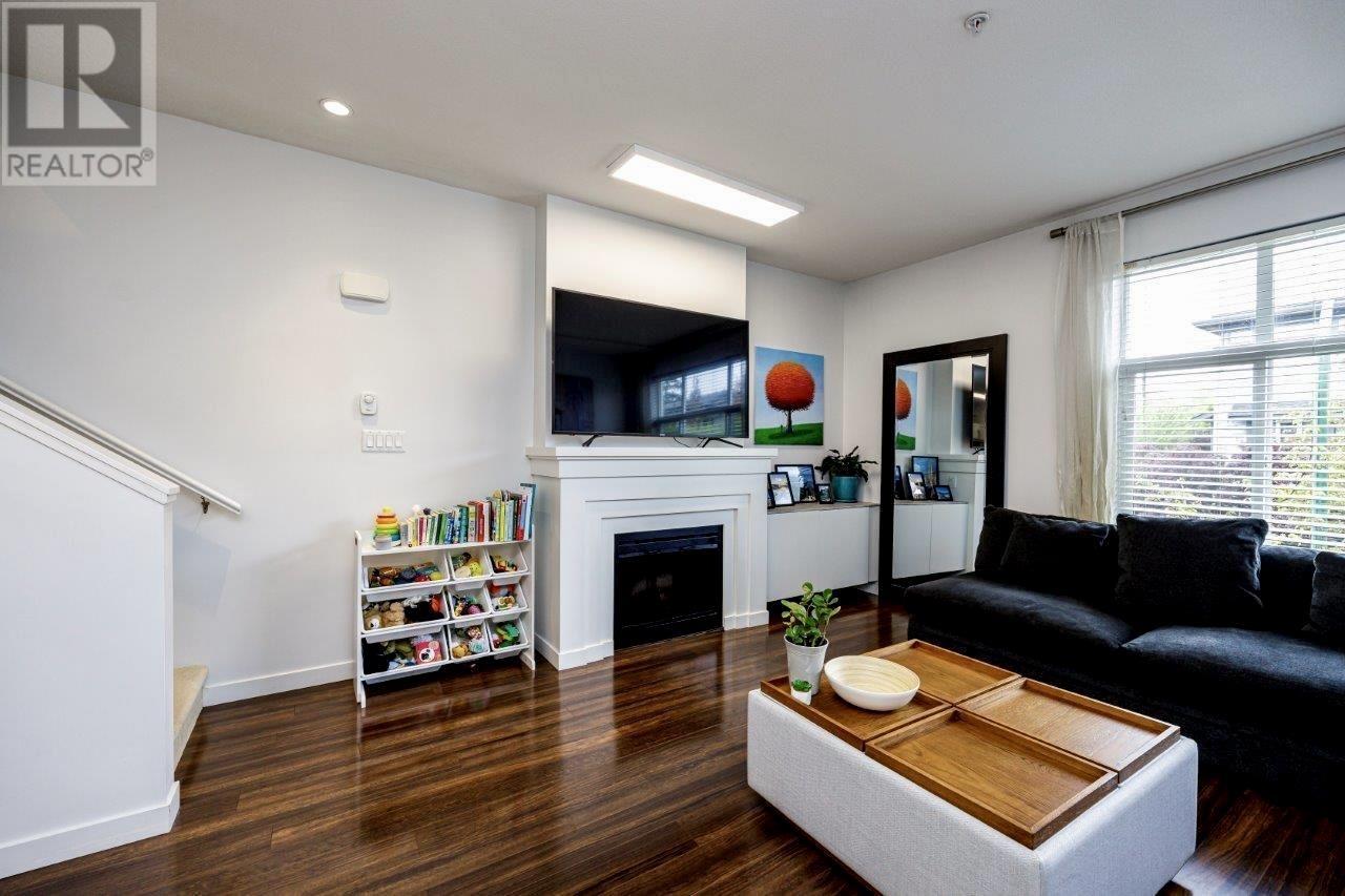 712 Orwell Street, North Vancouver, British Columbia  V7J 0A5 - Photo 2 - R2997948