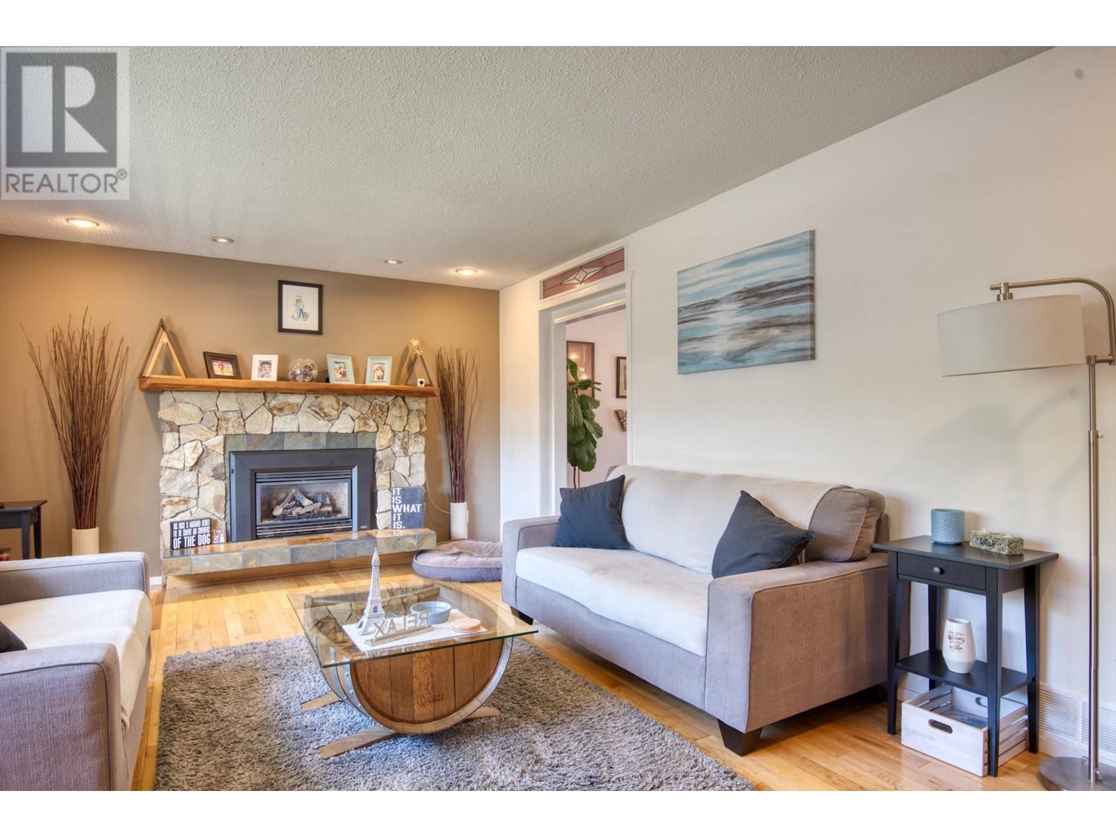 Property at 1750 Ridgedale Avenue image 2
