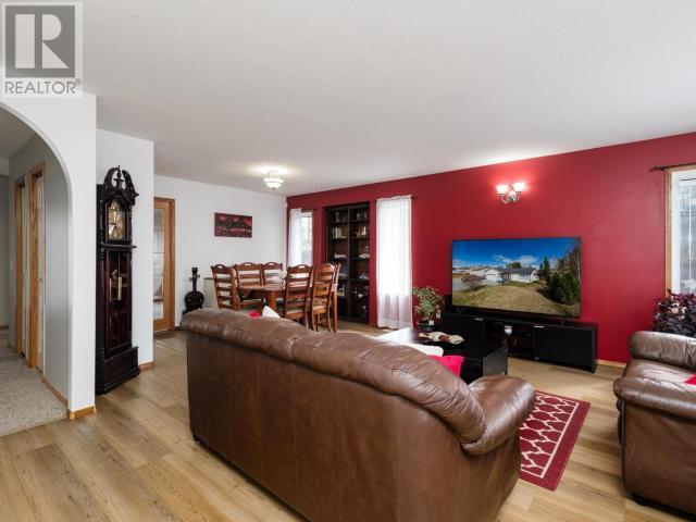 Property at 184 FALCON DRIVE image 4