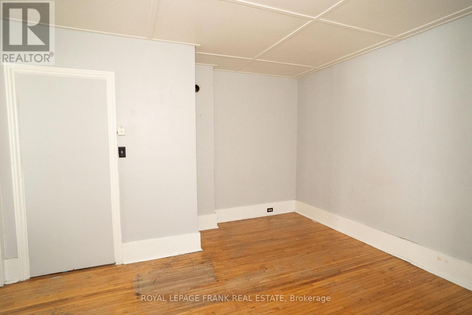 50 Lorne Avenue, Chatham-Kent, Ontario  N7M 1R9 - Photo 12 - X12128304