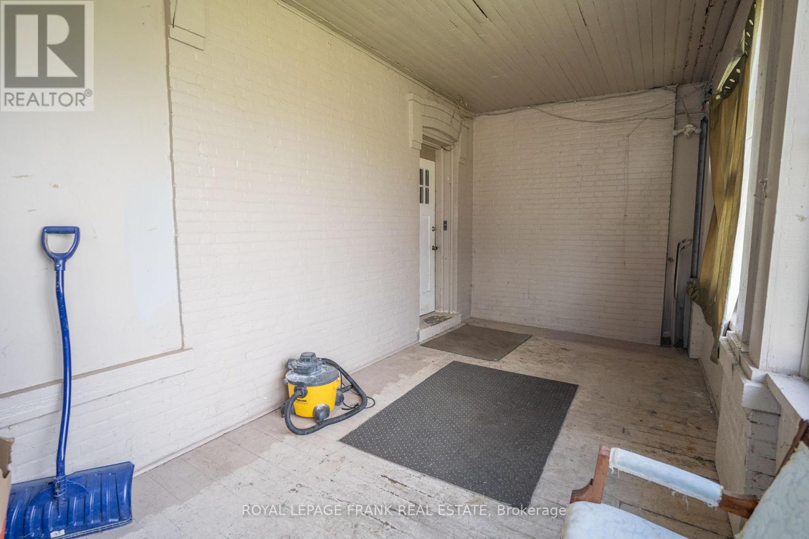 50 Lorne Avenue, Chatham-Kent, Ontario  N7M 1R9 - Photo 4 - X12128304