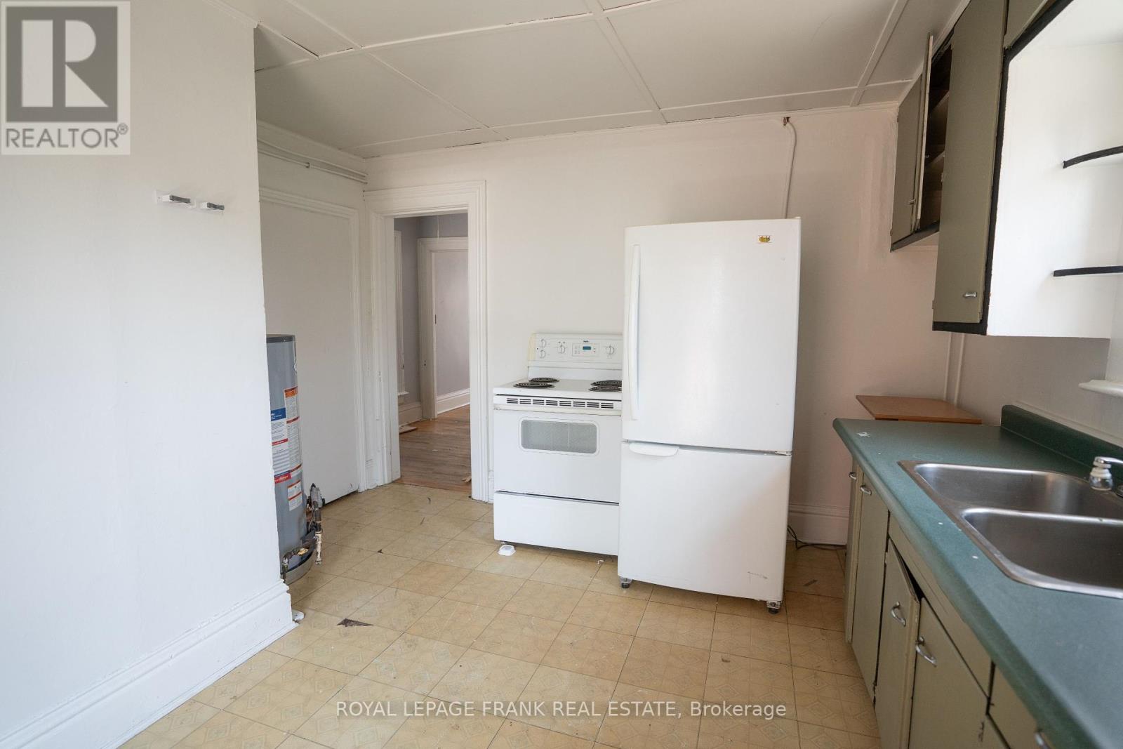 50 Lorne Avenue, Chatham-Kent, Ontario  N7M 1R9 - Photo 9 - X12128304